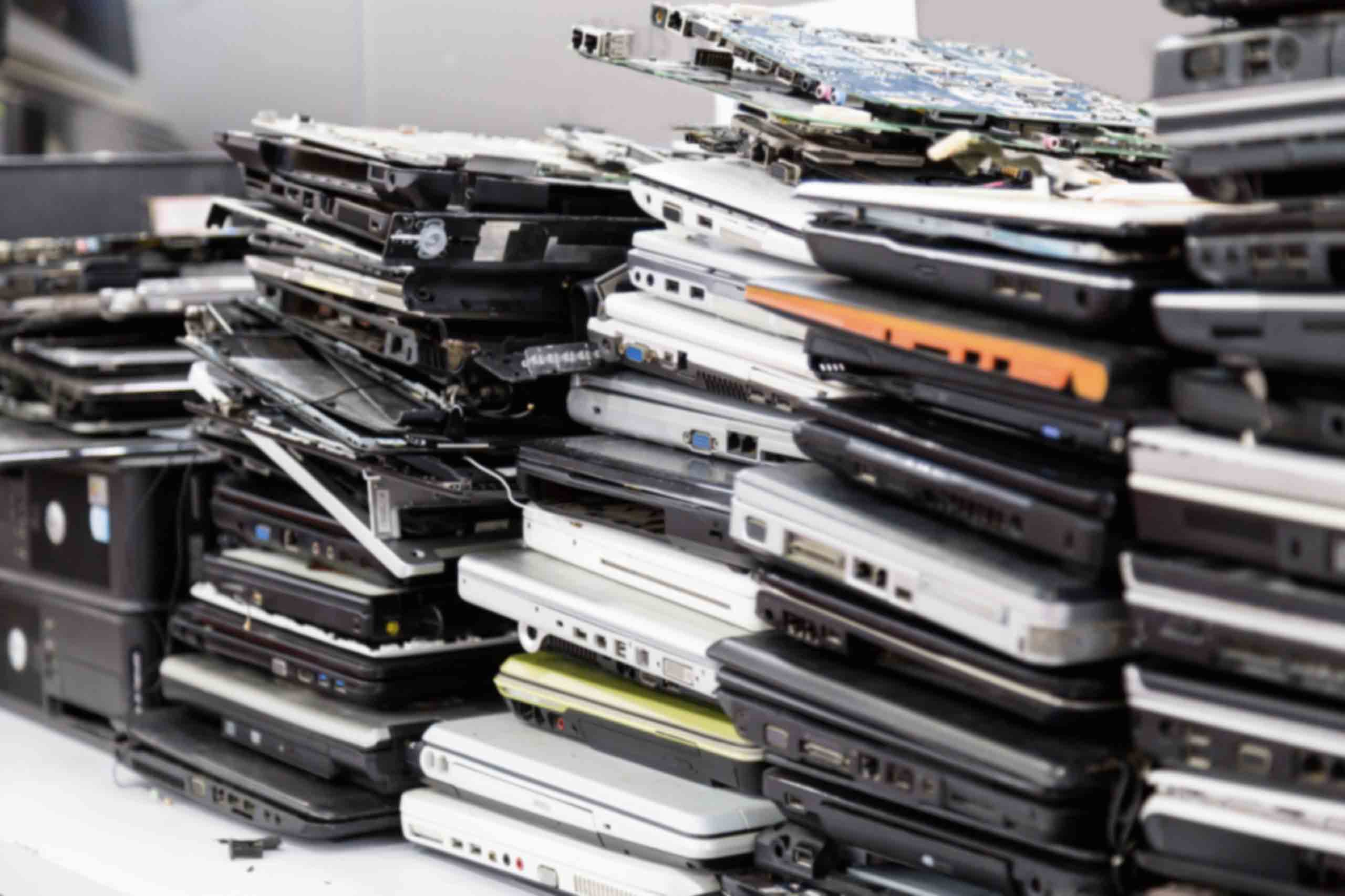 Débarras DEEE déchets électroniques